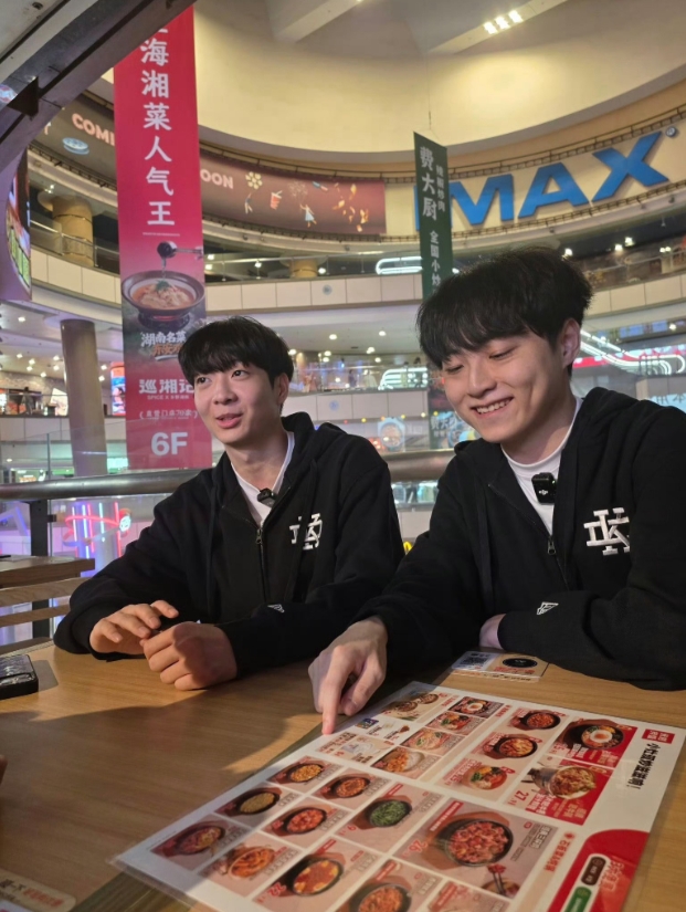 Showmaker和Ghost、Lucid一起去外滩打卡